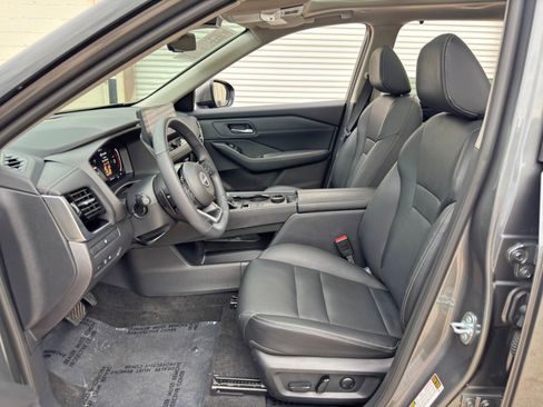 Used 2024 Nissan Rogue SL w/ SL Premium Package AWD/4WD image 16