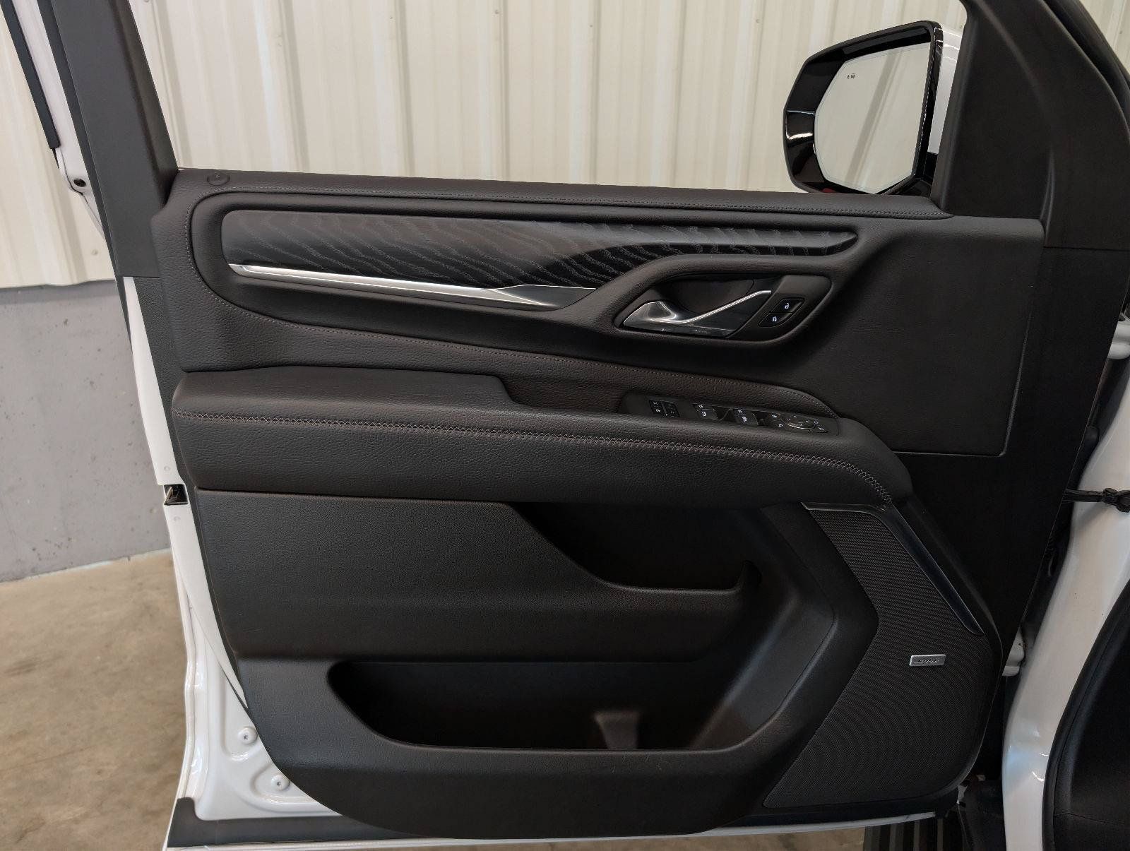 Used 2023 GMC Yukon Denali w/ Advanced Technology Package AWD/4WD image 18