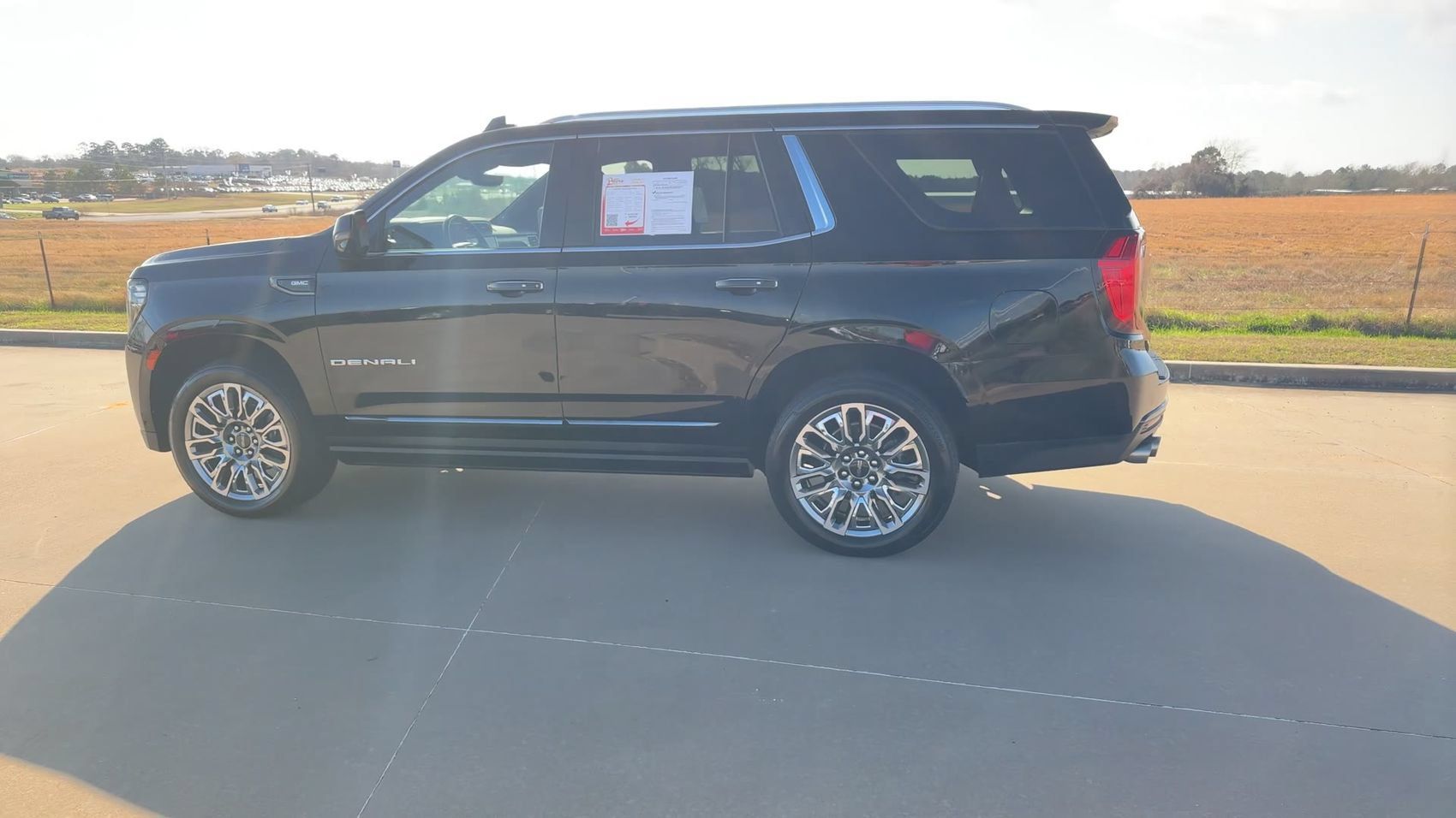 Used 2023 GMC Yukon Denali Ultimate AWD/4WD image 6