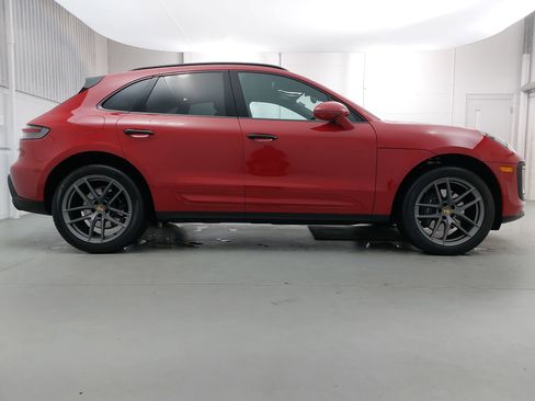 Used 2025 Porsche Macan image 8