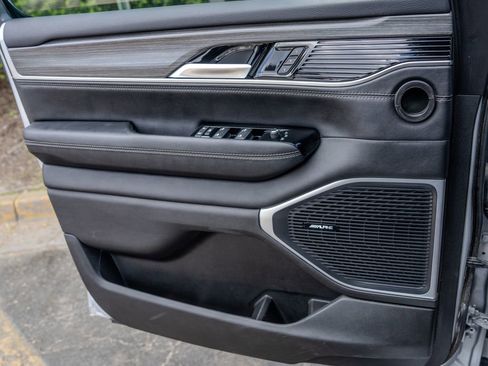 Used 2024 Jeep Wagoneer L Series II w/ Flexible Seating Group image 16