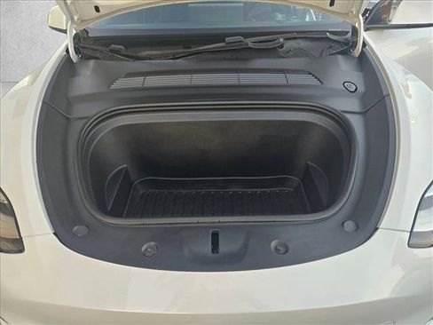 Used 2020 Tesla Model Y Long Range image 22