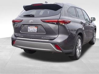 Used 2024 Toyota Highlander Platinum video 3