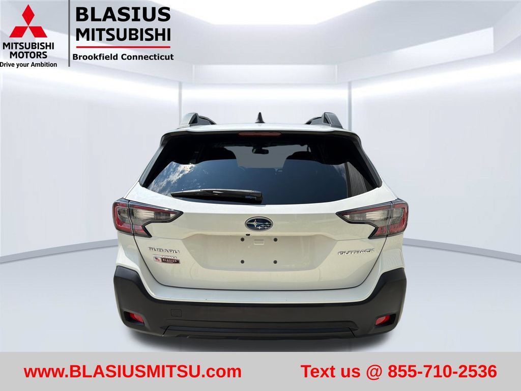 Used 2024 Subaru Outback Premium AWD/4WD image 10