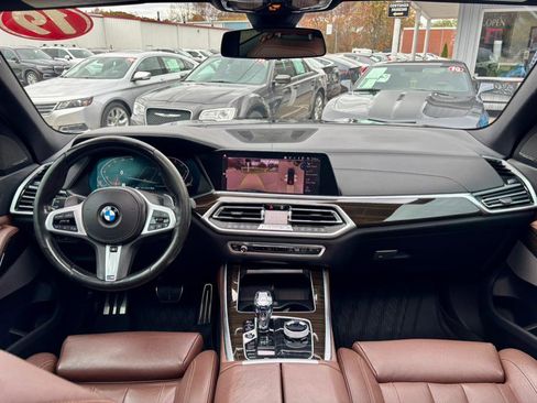 Used 2019 BMW X5 xDrive50i w/ M Sport Package image 19