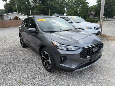 Used 2025 Ford Escape ST-Line Select w/ Class II Trailer Tow Package AWD/4WD image 6