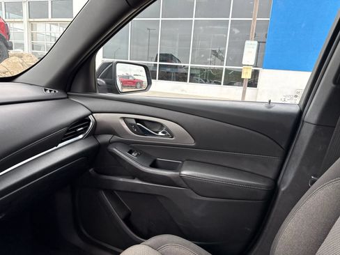 Used 2023 Chevrolet Traverse LT FWD image 25