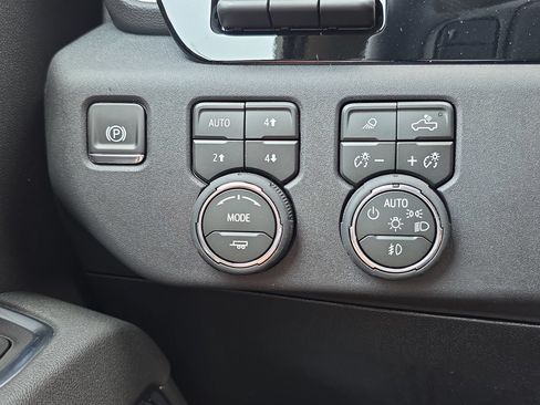 New 2026 Chevrolet Silverado 2500 LTZ w/ LTZ Convenience Package AWD/4WD image 28