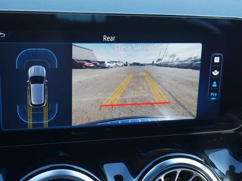 Used 2025 Mercedes-Benz GLA 250 4MATIC image 3