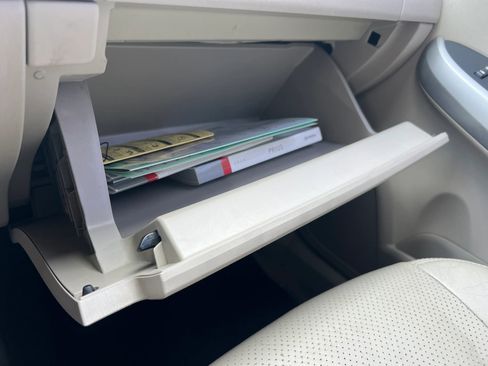 Used 2010 Toyota Prius Three image 10