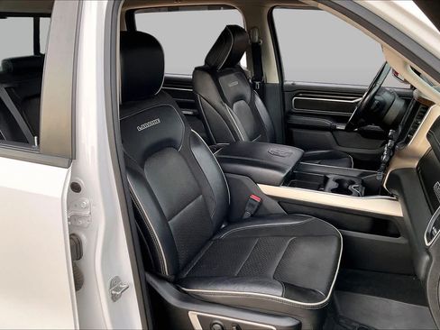 Used 2022 RAM 1500 Laramie AWD/4WD image 9