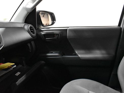 Used 2019 Toyota Tacoma SR image 17