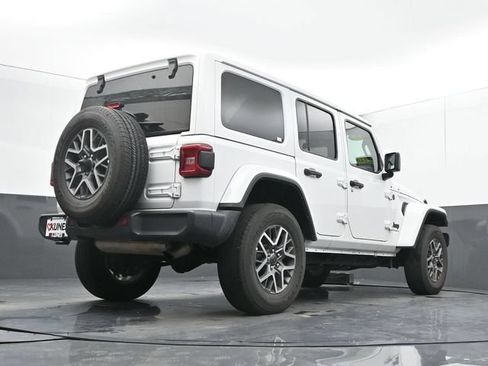 Used 2025 Jeep Wrangler Unlimited Sahara AWD/4WD image 45