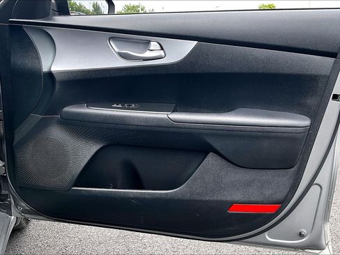 Used 2023 Kia Forte LXS w/ LXS Technology Package FWD image 21