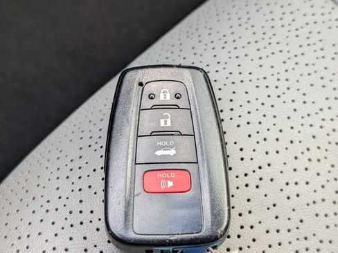 Used 2022 Toyota Avalon Limited w/ Advanced Safety Package FWD image 32