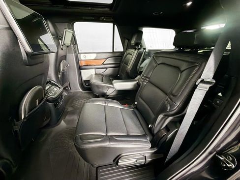 Used 2019 Lincoln Navigator Reserve AWD/4WD image 25