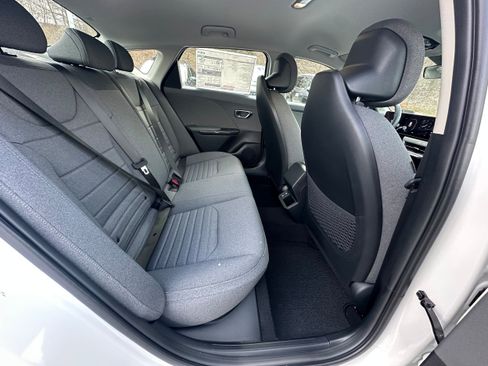 New 2025 Kia K4 EX image 13