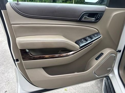 Used 2017 GMC Yukon SLT w/ Premium Edition AWD/4WD image 17