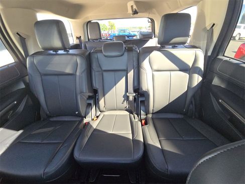 Used 2024 Ford Expedition XLT image 23