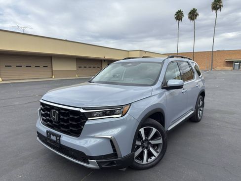 Used 2023 Honda Pilot Touring image 3
