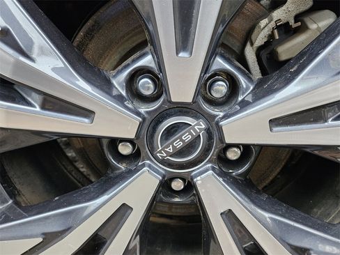 Certified 2023 Nissan Rogue SV image 18