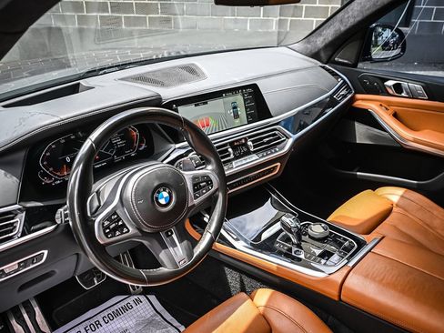 Used 2022 BMW X7 xDrive40i w/ M Sport Package AWD/4WD image 9