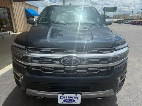 Used 2023 Ford Expedition Platinum AWD/4WD image 3