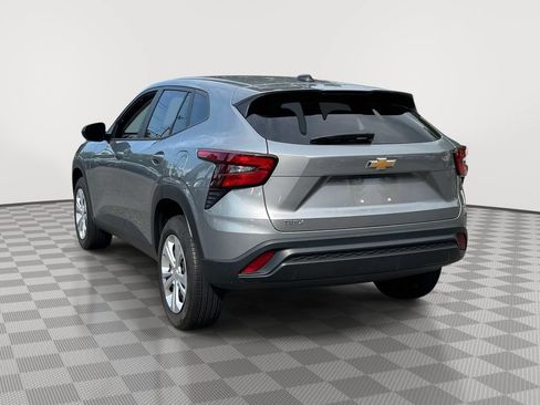 Used 2024 Chevrolet Trax LS w/ Driver Confidence Package FWD image 6