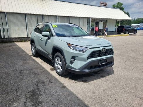 Used 2021 Toyota RAV4 XLE AWD/4WD image 5