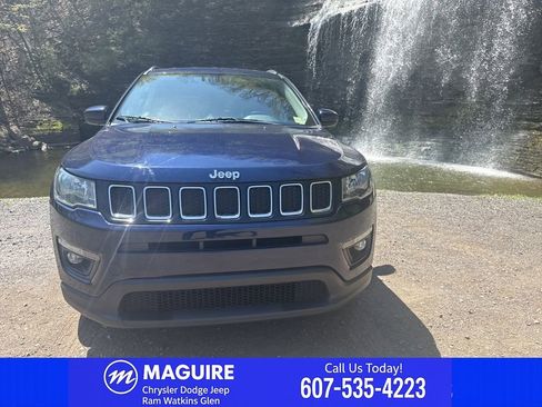 Used 2020 Jeep Compass Latitude FWD image 2