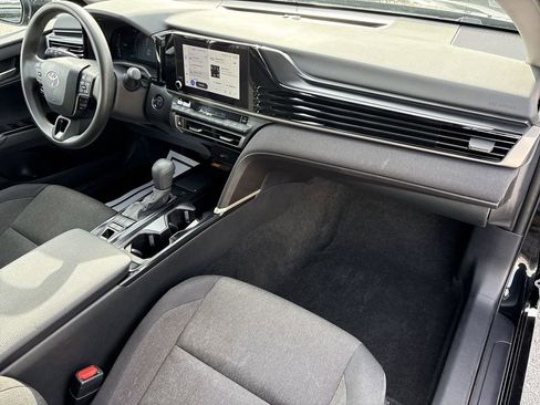 Used 2025 Toyota Camry LE image 29