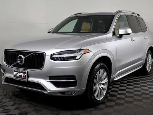 Used 2018 Volvo XC90 T5 Momentum w/ Convenience Package AWD/4WD image 3