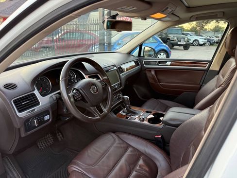 Used 2013 Volkswagen Touareg TDI AWD/4WD image 14