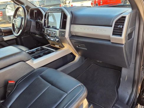 Used 2022 Ford F250 Lariat w/ Black Appearance Package image 12