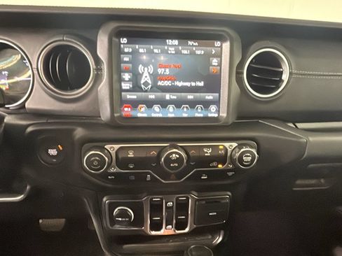 Used 2023 Jeep Wrangler Unlimited Sahara AWD/4WD image 26
