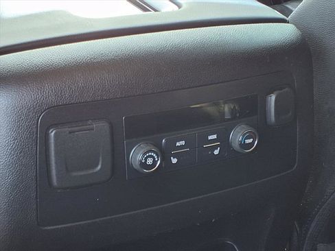 Used 2020 Chevrolet Suburban LT w/ Luxury Package image 16