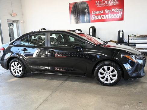 Certified 2022 Toyota Corolla LE image 4