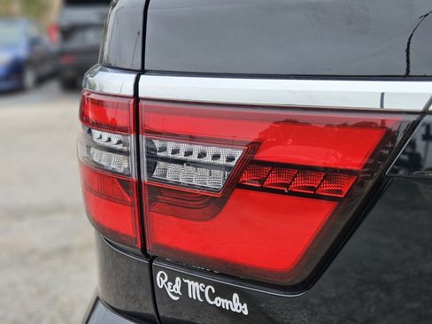 Used 2022 Nissan Armada SL w/ Captain's Chairs Package image 10