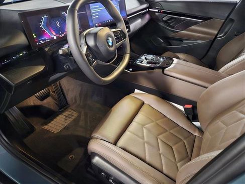 Certified 2025 BMW 530i xDrive image 10