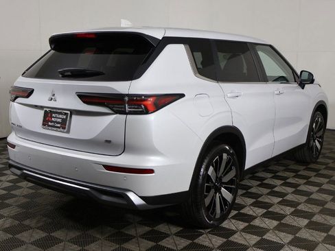 New 2025 Mitsubishi Outlander SE FWD image 13