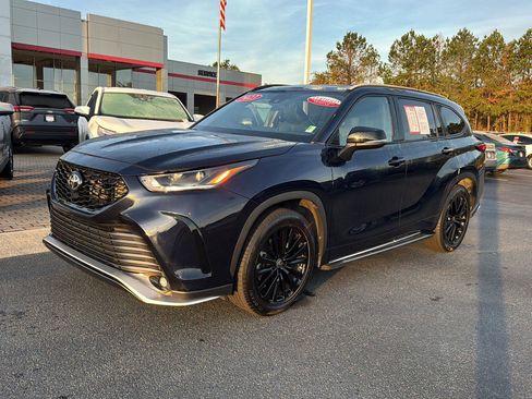 Certified 2023 Toyota Highlander XSE image 2