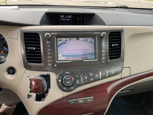 Used 2011 Toyota Sienna Limited w/ Premium Pkg AWD/4WD image 20