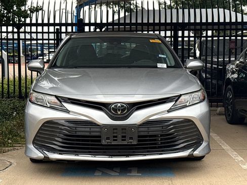 Used 2019 Toyota Camry LE FWD image 2