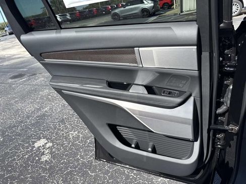 New 2026 Cadillac Vistiq Sport image 13