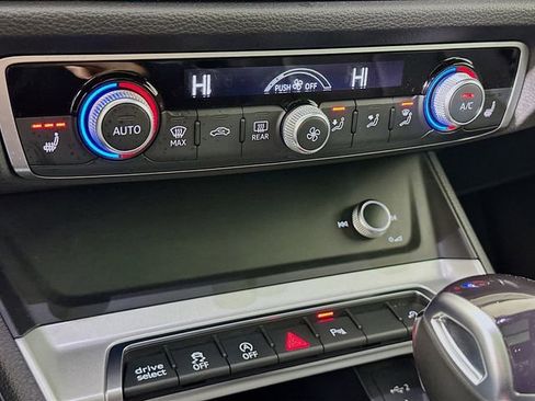 Used 2023 Audi Q3 2.0T Premium image 16