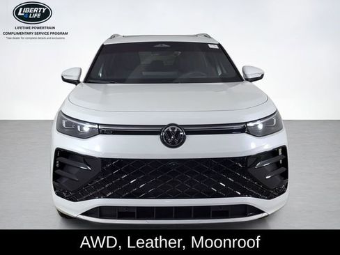 Used 2025 Volkswagen Tiguan SEL R-Line image 8