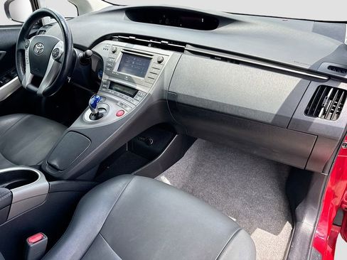 Used 2014 Toyota Prius Five w/ Preferred Accessory Package FWD image 33