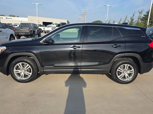 Used 2018 GMC Terrain SLE image 2