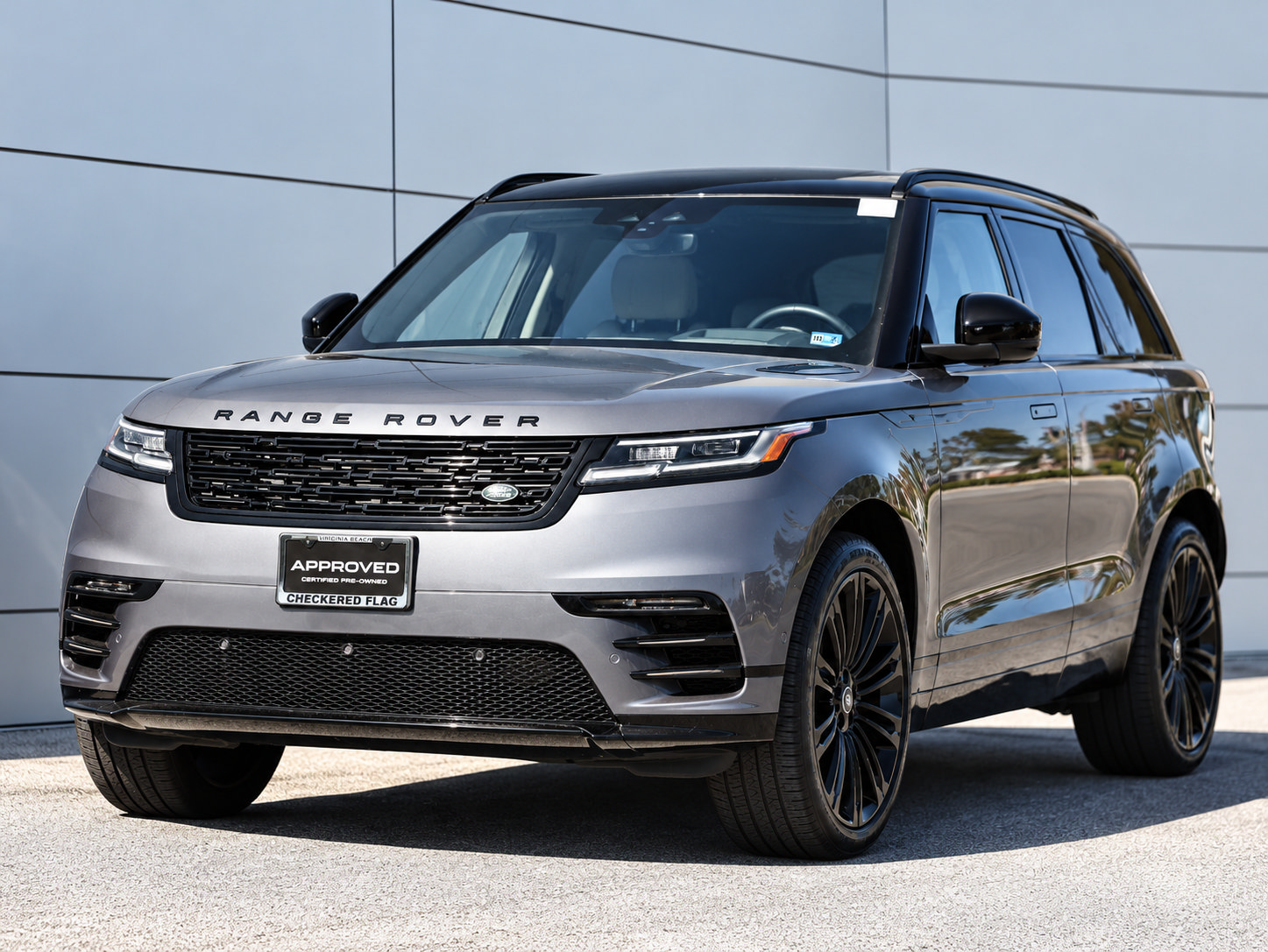Used 2026 Land Rover Range Rover Velar Dynamic SE AWD/4WD image 1