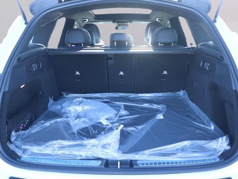 Used 2026 Mercedes-Benz GLC 300 4MATIC image 11
